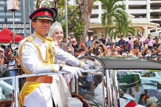 Nghi lễ cưới hỏi trang nghiêm của Đạo Hồi với hợp đồng Nikah và giáo sĩ chứng hôn